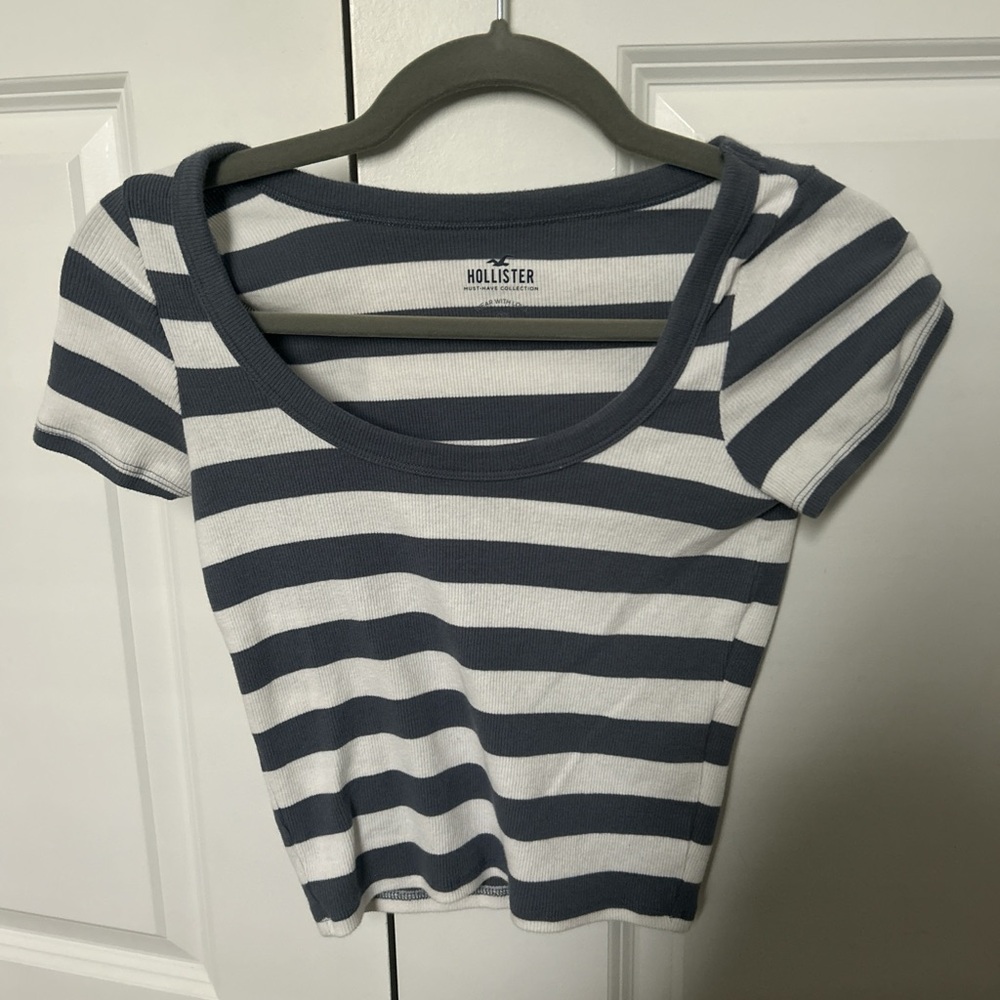 Hollister Women's Navy and White Striped Tee